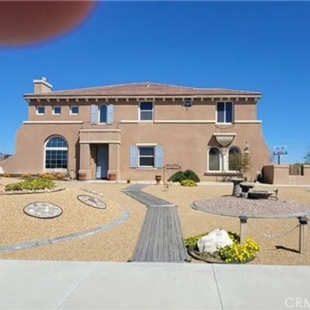 Image 1 - 19299 Catalina Road, Apple Valley, CA 92308, USA - House for rent