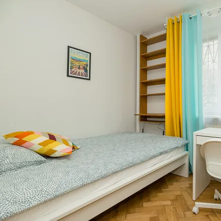 Rent this 3 bed room on Stefana Bryły 2 in 02-685 Warsaw, Poland