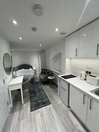 Image 6 - 5 Queensborough Terrace, London, W2 3SG, United Kingdom - Loft for rent