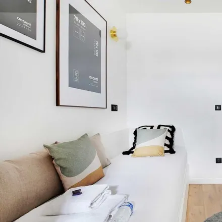Rent this 1 bed apartment on 13 Rue Léonard de Vinci in 75116 Paris, France