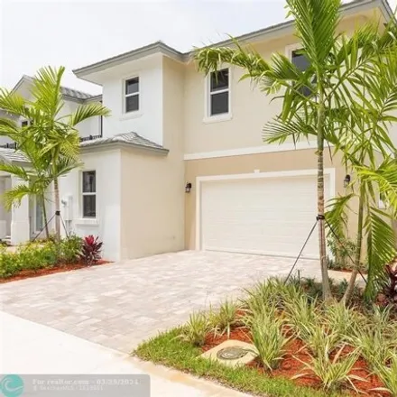 Rent this 3 bed townhouse on unnamed road in Coconut Creek, FL