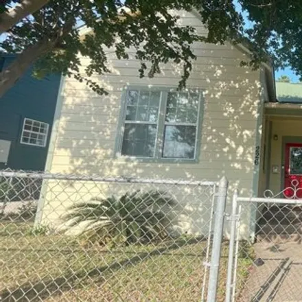 Image 2 - 226 S Hackberry St, San Antonio, Texas, 78203 - House for sale