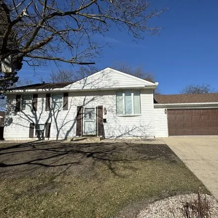 Image 1 - 714 Woodland Heights Boulevard, Streamwood, IL 60107, USA - House for rent