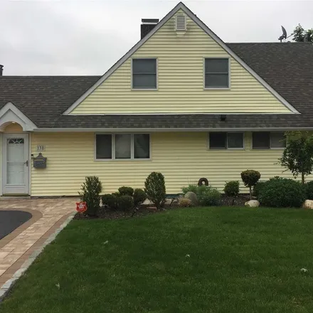 Rent this 3 bed apartment on 138 Bloomingdale Road in Levittown, NY 11756