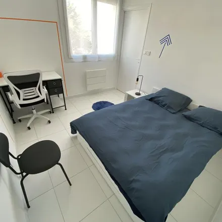 Rent this 1 bed apartment on 4 Rue de Cursol in 33000 Bordeaux, France