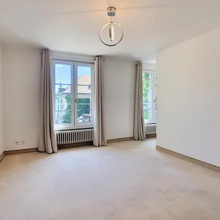 Rent this 6 bed apartment on École primaire de Coppet - Terre Sainte in Chemin Bleu, 1296 Coppet
