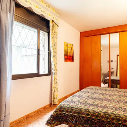 Rent this 4 bed room on La Flor in Carrer Torras i Bages, 08110 Montcada i Reixac