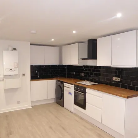 Rent this 5 bed townhouse on Redgrave Street in Liverpool, L7 0ED