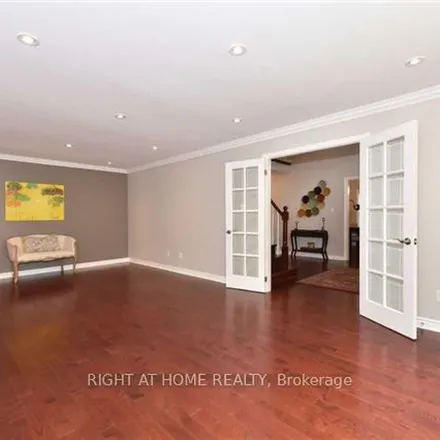 Image 2 - 537 Braeburn Crescent, Pickering, ON L1V 5M5, Canada - Apartment for rent