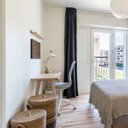 Rent this 3 bed room on Teglholmsgade 16 in 2450 København SV, Denmark