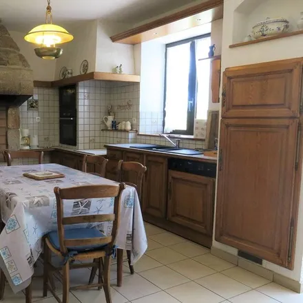 Rent this 3 bed house on 22730 Trégastel