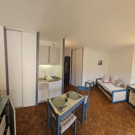 Rent this 7 bed apartment on 94 Avenue Jean Jaurès in 69007 Lyon 7e Arrondissement, France
