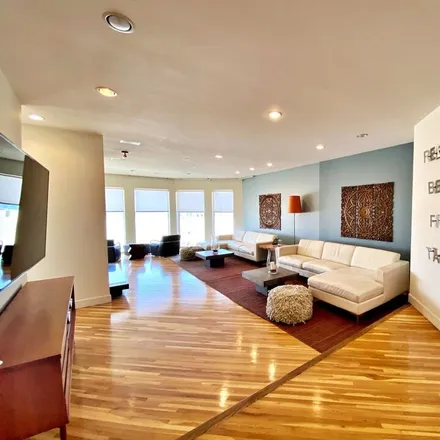Image 3 - 1 Driftwood Street, Los Angeles, CA 90292, USA - Condo for sale