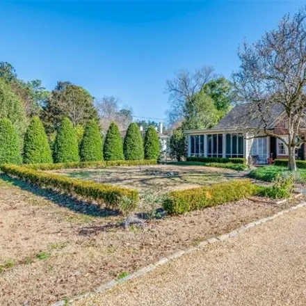 Image 2 - 2007 Le Bron Road, Cloverdale, Montgomery, AL 36106, USA - House for sale