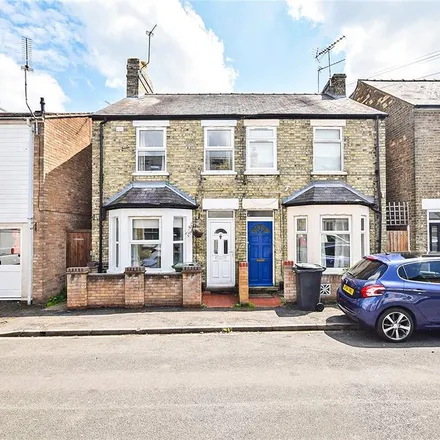 Rent this 4 bed townhouse on 22 Madras Road in Cambridge, CB1 3PX