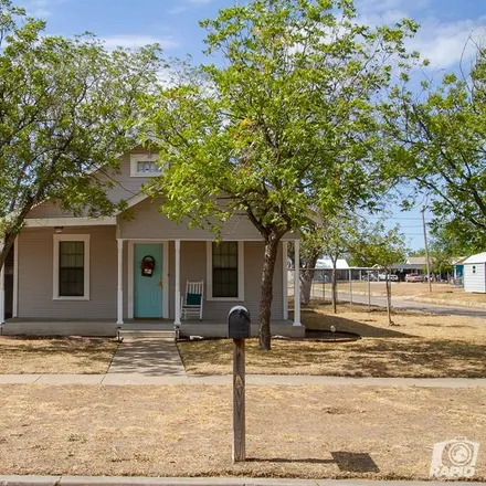 Image 1 - 1109 North 9th Street, Ballinger, TX 76821, USA - House for sale
