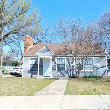 Rent this 2 bed house on Calhoun Middle School in 709 West Congress Street, Denton