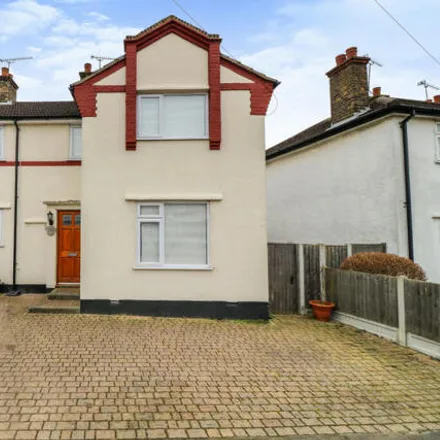 Image 1 - Manchester Drive, Leigh on Sea, SS9 3EZ, United Kingdom - Duplex for sale