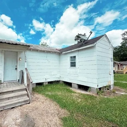 Rent this 1 bed house on 1524 West Talmadge Street in Alvin, TX 77511