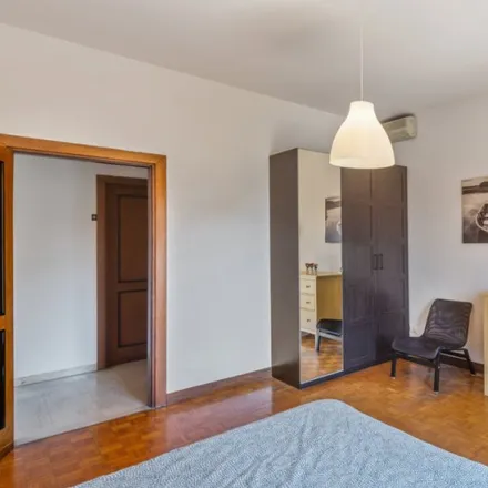 Rent this 6 bed room on Chiesa di San Francesco di Sales in Via della Commenda, 20122 Milan MI