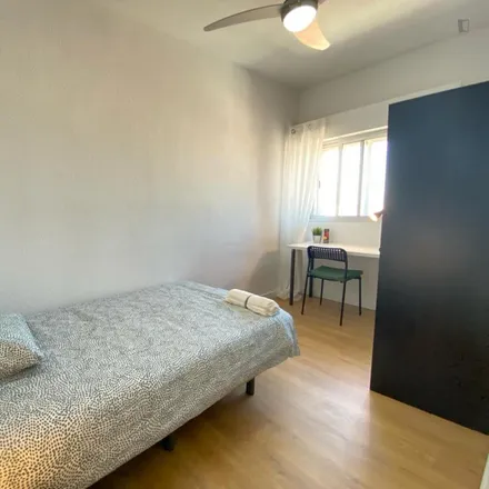 Rent this 4 bed room on Madrid in Centro Privado de Educación Infantil, Primaria y Secundaria Sagrada Familia de Urgel