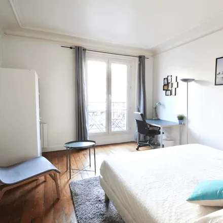 Rent this 4 bed room on 9 Boulevard Exelmans in 75016 Paris, France