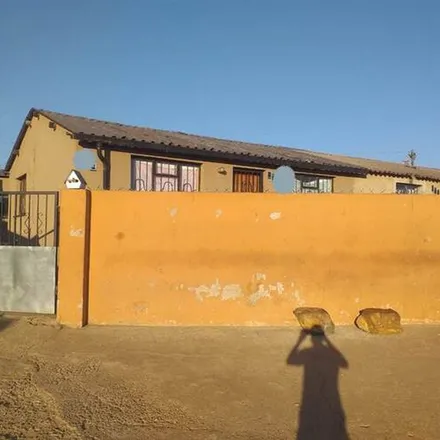 Image 1 - Shoprite, Isigobodi Street, Pimville, Soweto, 1812, South Africa - Apartment for rent