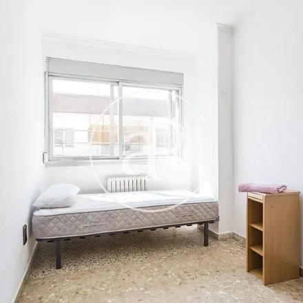 Rent this 4 bed apartment on Carrer del Pintor Zariñena in 46001 Valencia, Spain