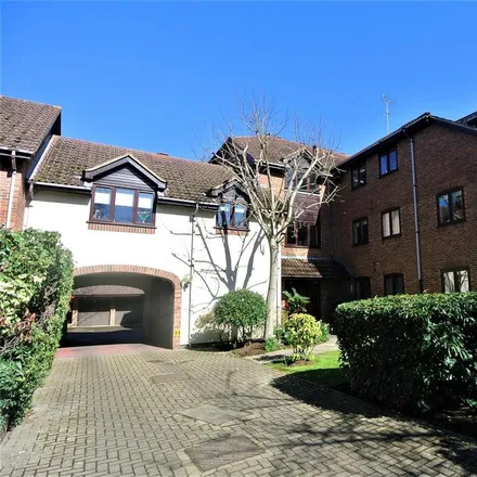 Image 4 - Queens Road, Weybridge, KT13 9UE, United Kingdom - Apartment for rent