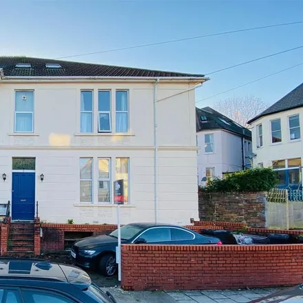 Rent this 3 bed apartment on 16 Dundonald Road in Bristol, BS6 7LW