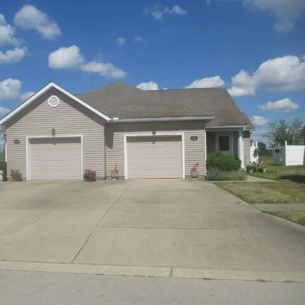 Buy this 8 bed house on 1310 Lotz Dr in Washington Court House, Ohio