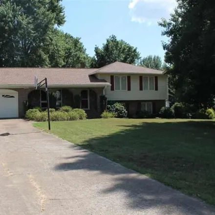 Buy this 4 bed house on 929 Pikeview Street in Dresden, TN 38225