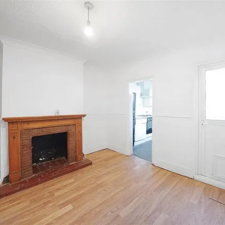 Image 2 - Cresswell Road, London, SE25 4LS, United Kingdom - Townhouse for rent