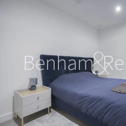 Image 3 - Woolwich New Road, London, SE18 6HG, United Kingdom - Apartment for rent