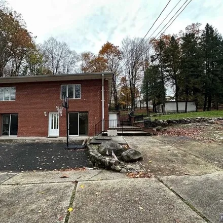 Rent this 3 bed house on 286 East Saddle River Road in Upper Saddle River, Bergen County