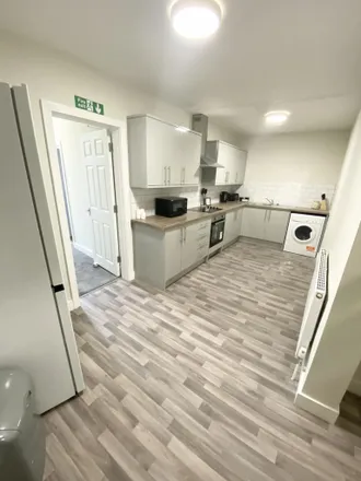 Rent this 5 bed room on 75 Park Grove in Barnsley, S70 1QA