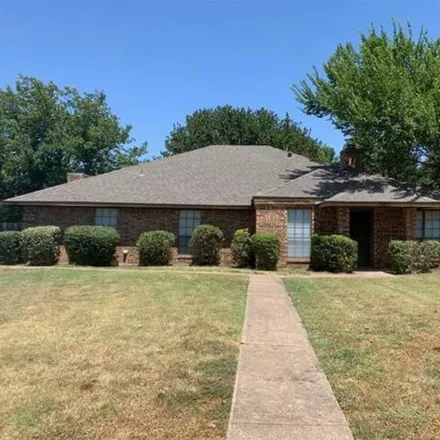 Rent this 3 bed house on 2301 Kingsford Court in Arlington, TX 76017