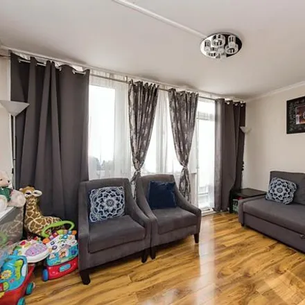 Buy this 1 bed apartment on Jervis Road in London, SW6 7RY
