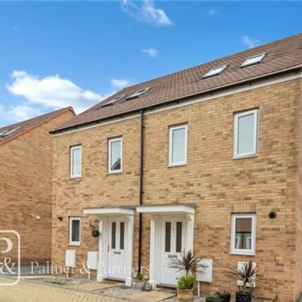 Buy this 3 bed townhouse on Allen Aldridge Grove in Colchester, CO3 8BT