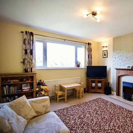 Rent this 3 bed duplex on Upper Brow Road in Milnsbridge, HD1 4UP