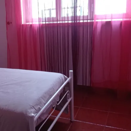 Rent this 1 bed room on Rua António da Silva Minhoto in 2580-509 Alenquer, Portugal