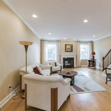 Image 7 - 572 Coventry Drive, Nutley, NJ 07110, USA - Townhouse for sale