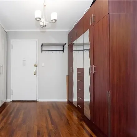 Image 4 - 2656 East 13th Street, New York, NY 11235, USA - Apartment for sale