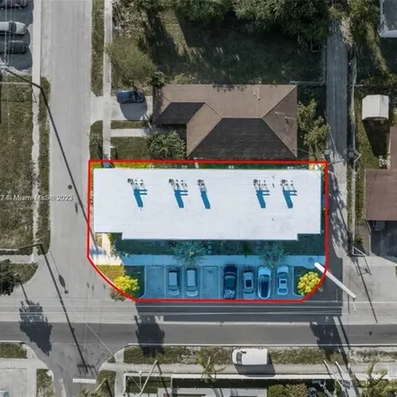 Buy this studio house on North 22nd Avenue in Dania Beach, FL 33004