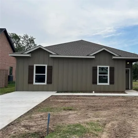 Buy this 3 bed house on 1369 South Main Street in Giddings, TX 78942