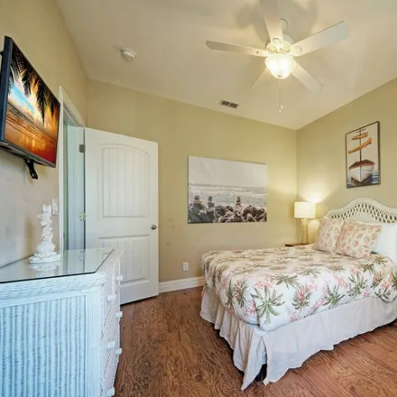 Rent this 3 bed house on Port Aransas in TX, 78373