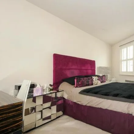 Image 4 - Radnor Road, Weybridge, KT13 8JU, United Kingdom - Room for rent