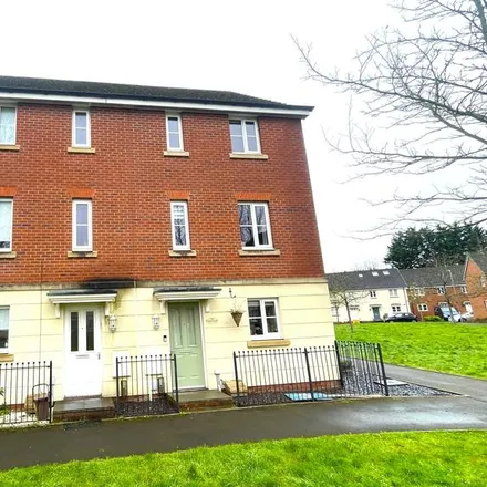 Rent this 4 bed townhouse on Nowell Road in Cardiff, CF23 9FA