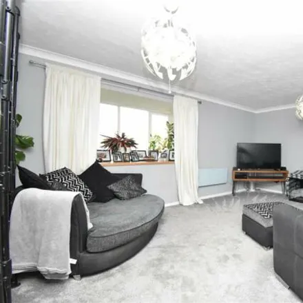 Image 2 - Waltham Close, Margate, CT9 3YF, United Kingdom - Apartment for sale