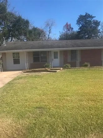 Buy this 3 bed house on 643 West Street in Clute, TX 77531